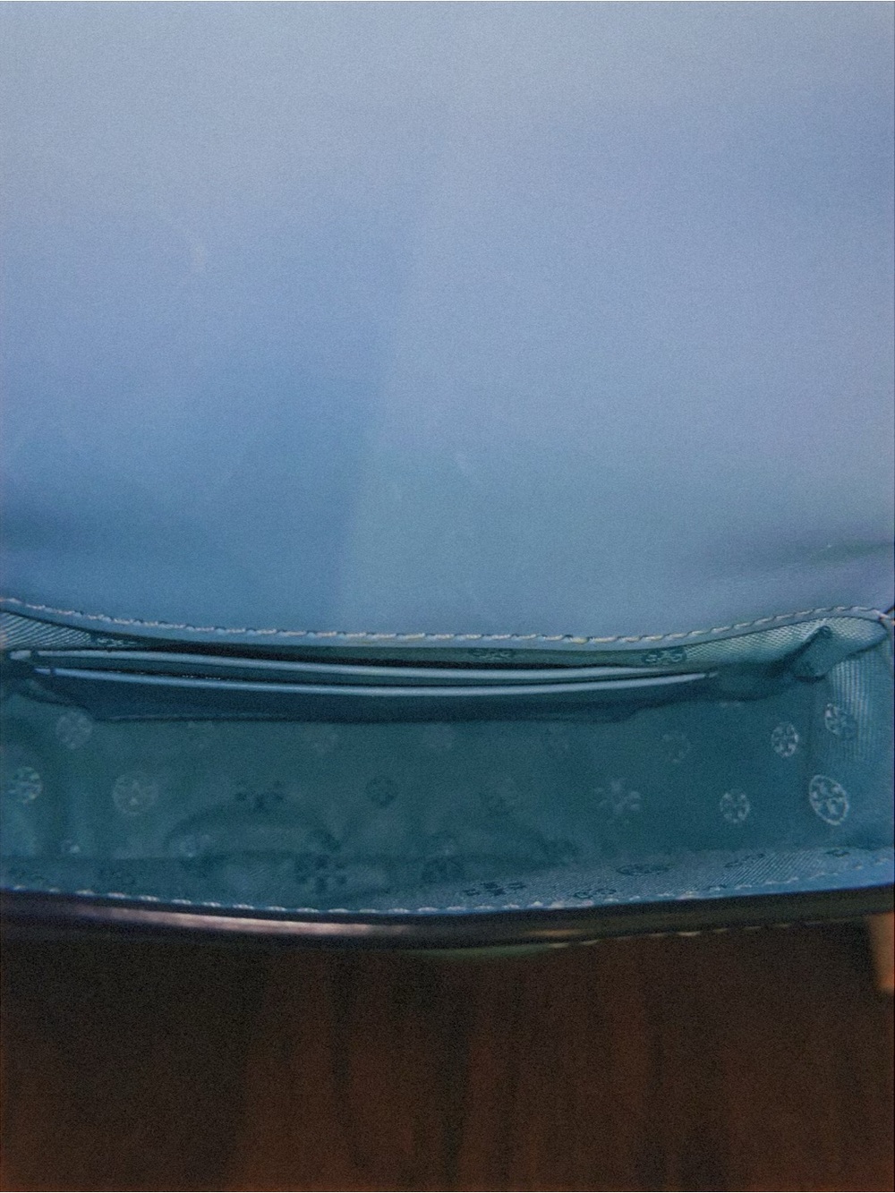 Tory Burch Baby Blue Saddle Crossbody with Gold Logo - Picture 4 of 7